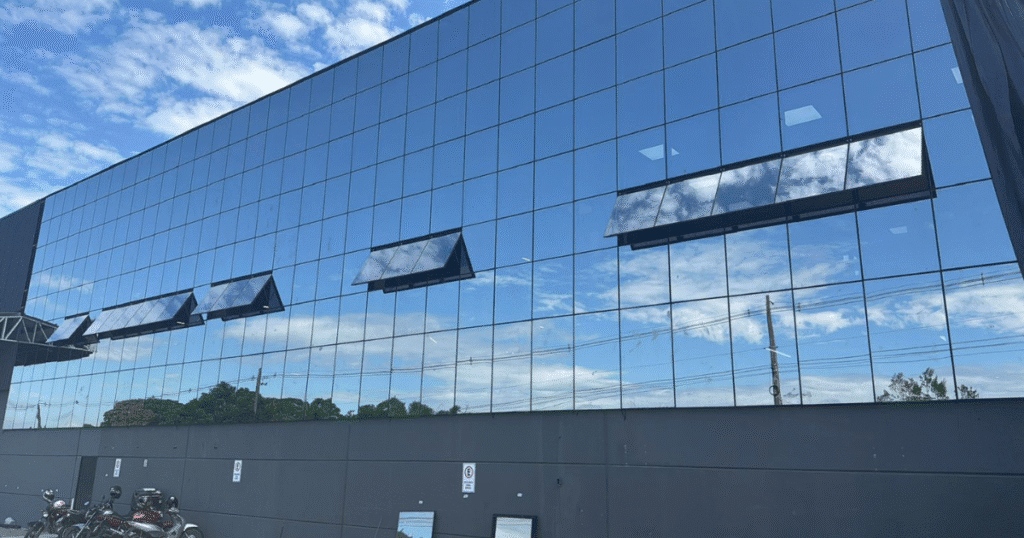 Instalação de Fachada Glazing: Passo a Passo e Dicas Importantes