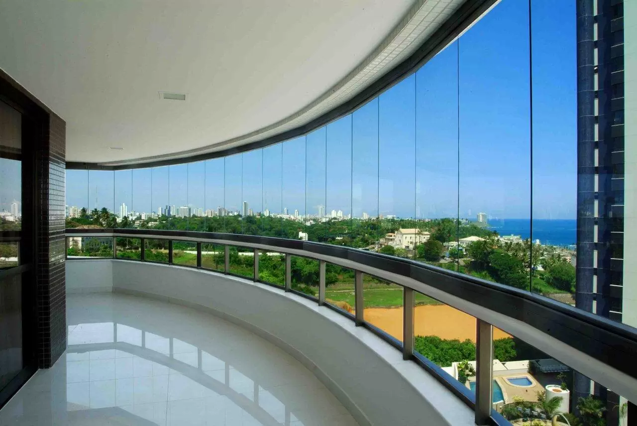 Vidro curvo: vantagens e onde usar