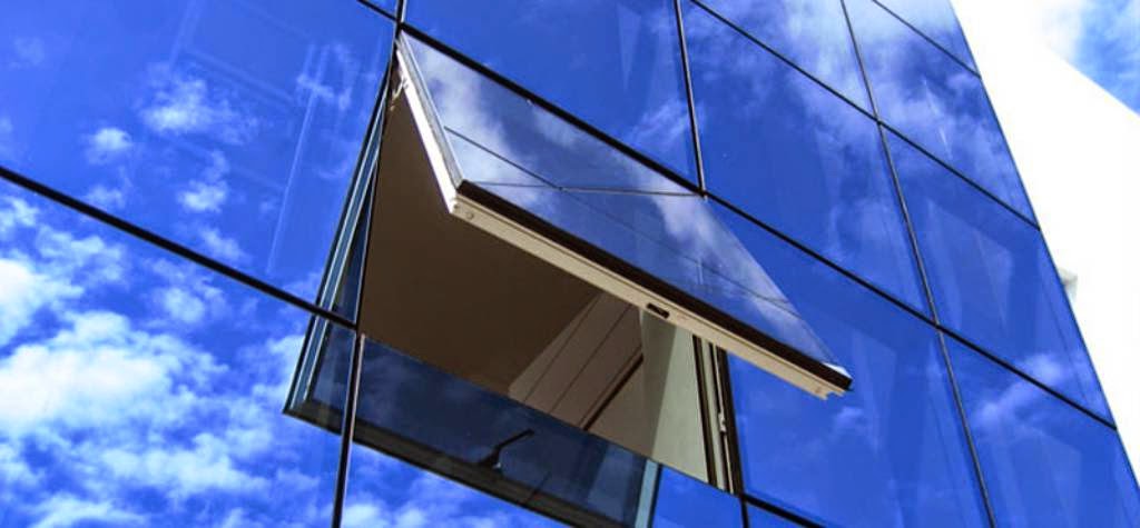 O que é: Fachada cortina de vidro