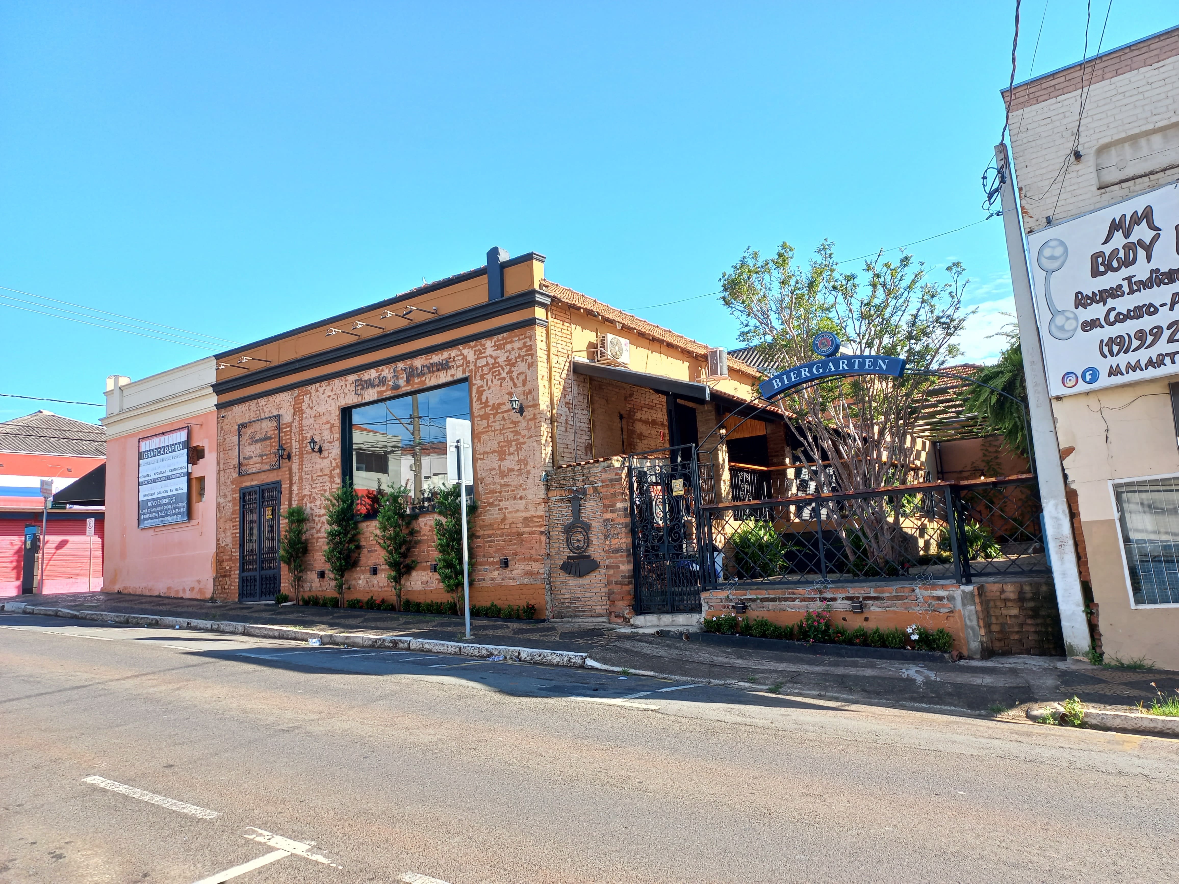 Fachada de Restaurante Simples - Como Criar um Visual Acolhedor e Convidativo