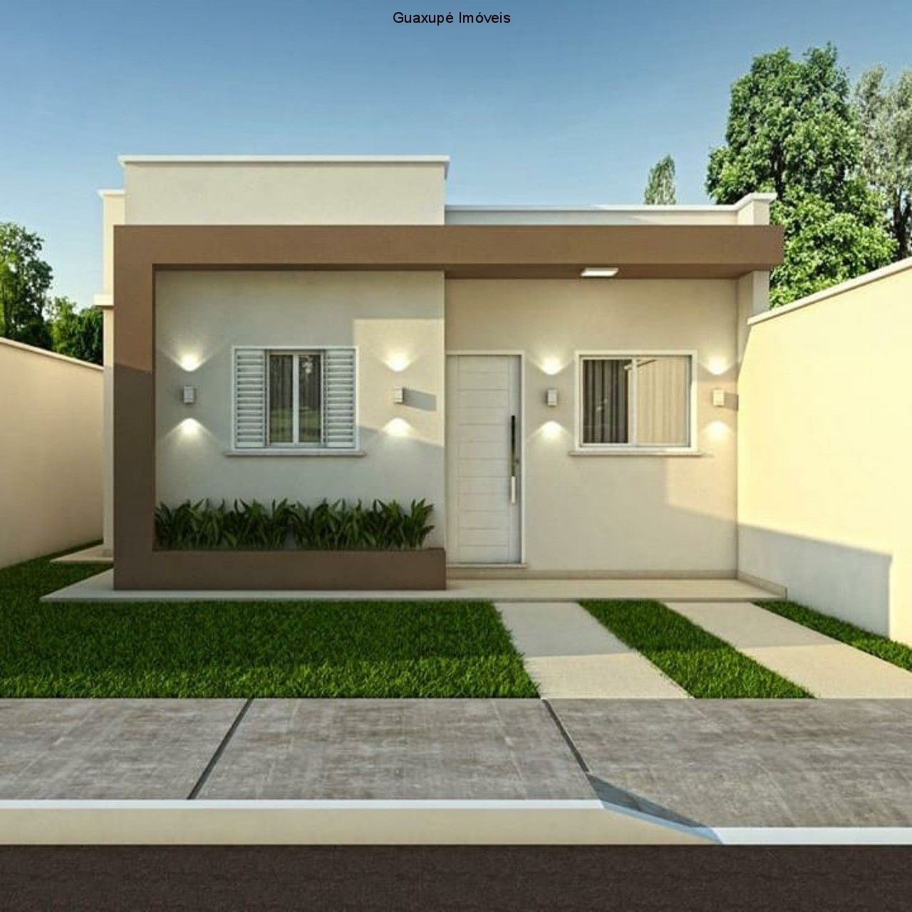 Fachada de uma casa pequena e moderna, com paredes claras, detalhes em marrom, janelas de alumínio branco e um pequeno jardim na frente.