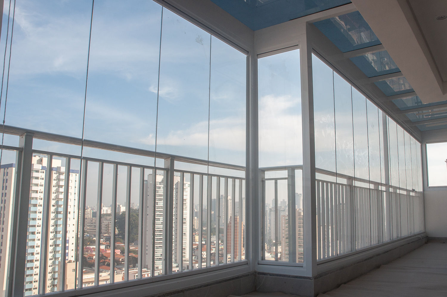 Diferença entre fachada glazing e pele de vidro: o que seu projeto precisa