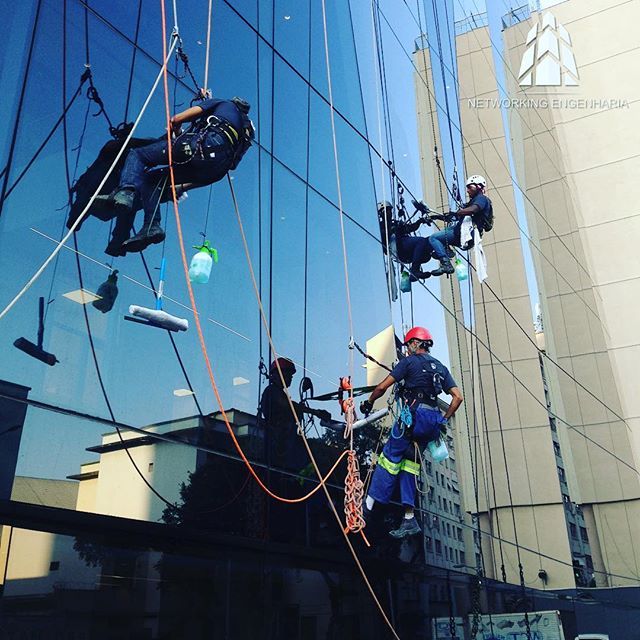 Networking Engenharia Especializada em Esquadria de Alumínio para Porta de Vidro