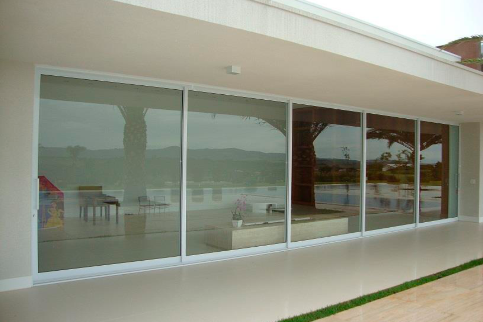 Tudo sobre esquadrias de vidro temperado