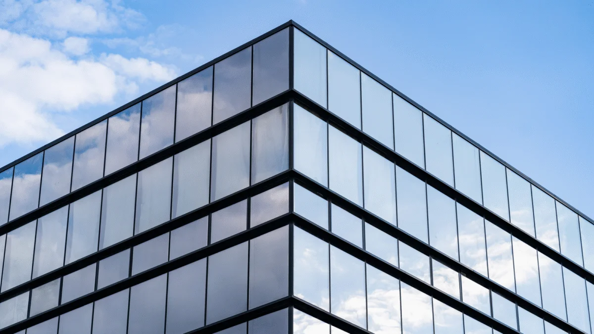 Veja Agora o Guia completo para escolher o vidro perfeito para sua fachada de vidro